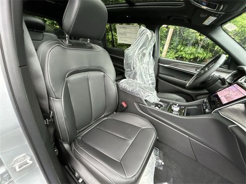 New 2025 Jeep Grand Cherokee L Limited image 16