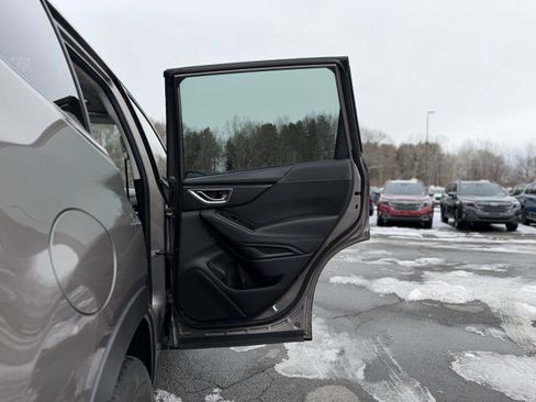 Used 2023 Subaru Forester Premium image 29