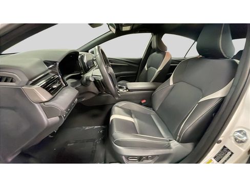 Used 2025 Toyota Camry SE FWD image 13