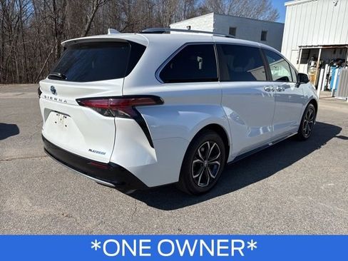 Used 2025 Toyota Sienna Platinum image 6