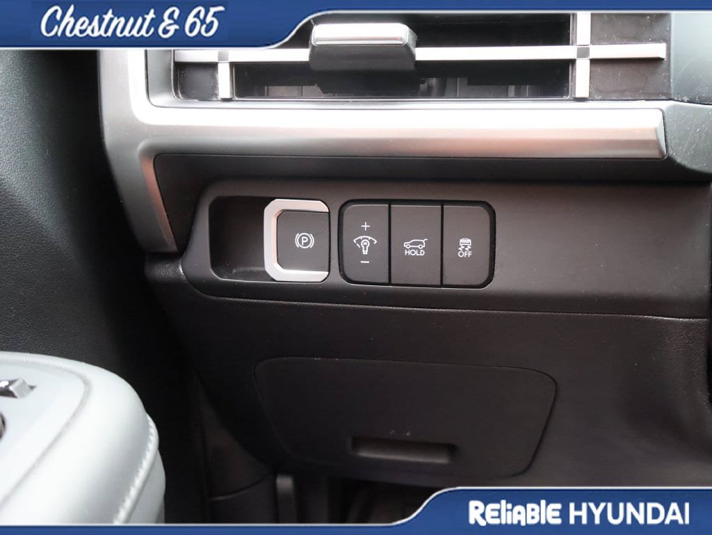 Used 2025 Hyundai Santa Fe SEL AWD/4WD image 32