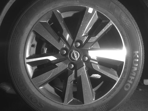 Used 2025 Nissan Versa SV FWD image 12