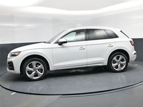 Used 2021 Audi Q5 Premium Plus w/ Premium Plus Package image 3