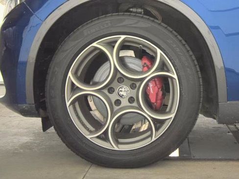 Used 2022 Alfa Romeo Stelvio Ti image 8