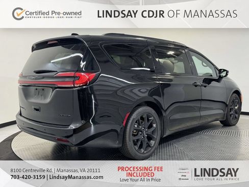 Certified 2025 Chrysler Pacifica Limited FWD image 9