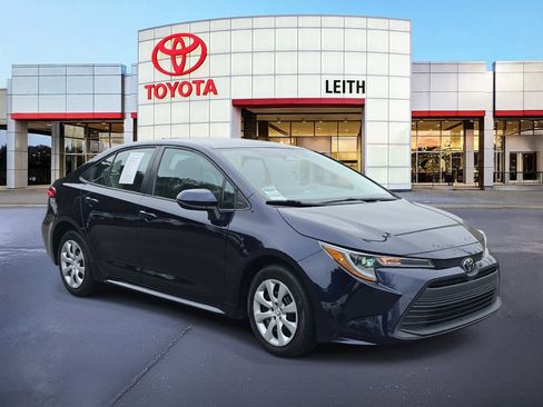 Used 2023 Toyota Corolla LE image 3