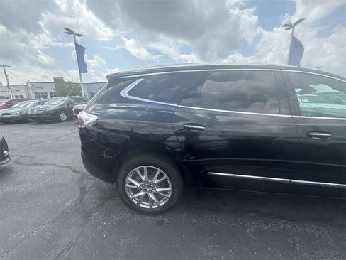Used 2023 Buick Enclave Essence image 6