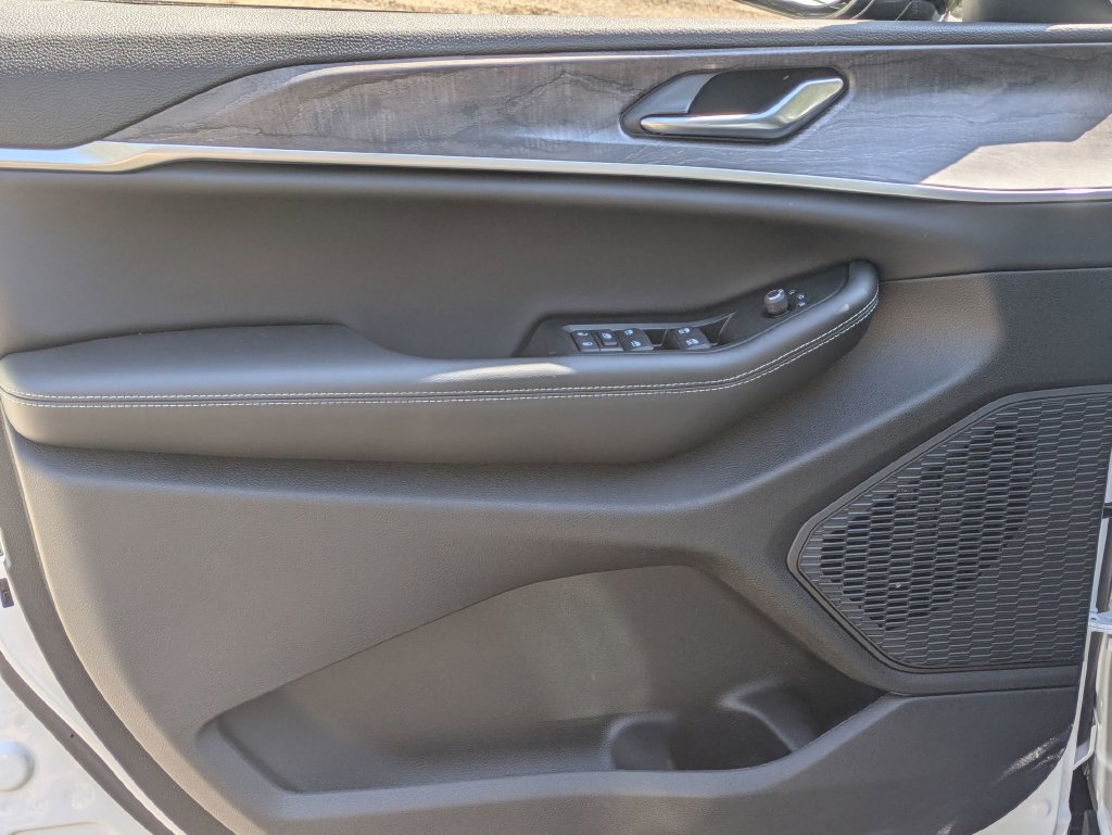 New 2026 Jeep Grand Cherokee Altitude AWD/4WD image 10