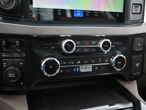 Used 2026 Ford F450 Platinum w/ Platinum Plus Package AWD/4WD image 30