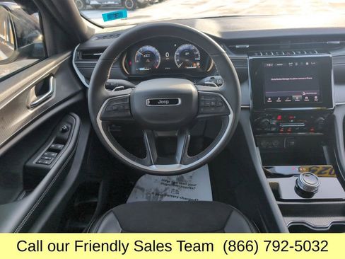 Used 2025 Jeep Grand Cherokee Altitude image 17