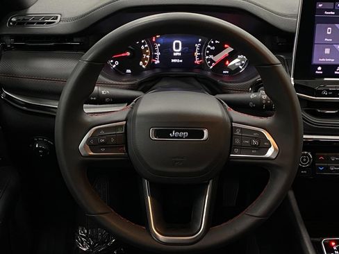 Used 2025 Jeep Compass Trailhawk w/ Trailer Tow Group image 15