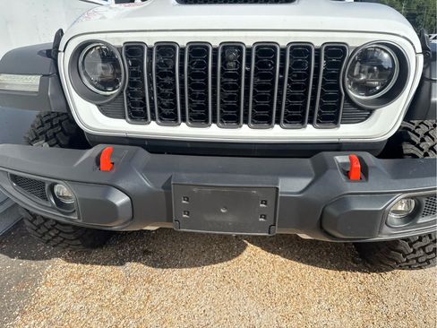 Used 2024 Jeep Gladiator Mojave w/ Technology Group AWD/4WD image 11