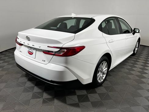 Used 2025 Toyota Camry LE image 5