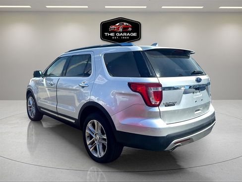Used 2017 Ford Explorer Limited image 3