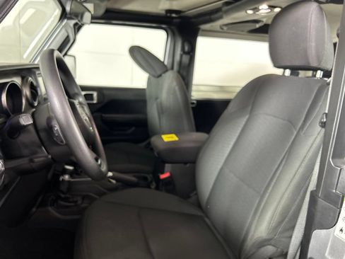 Used 2019 Jeep Wrangler Sport AWD/4WD image 5