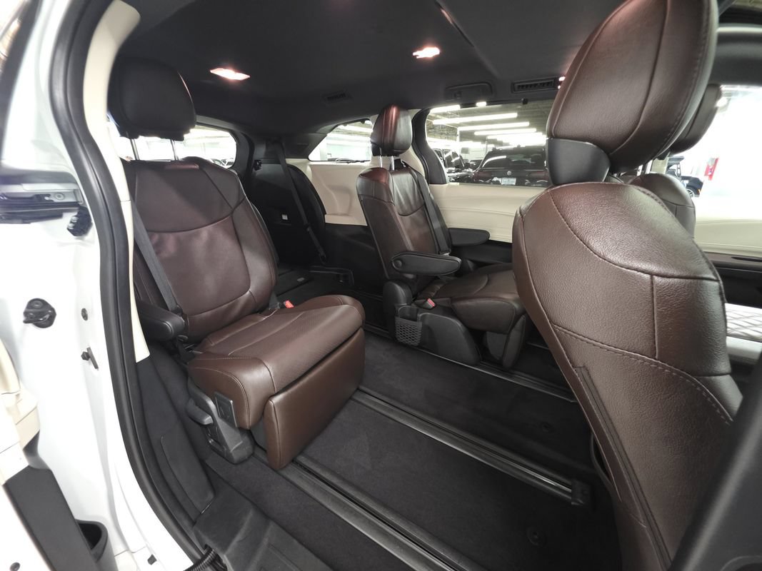 Used 2024 Toyota Sienna Platinum AWD/4WD image 25