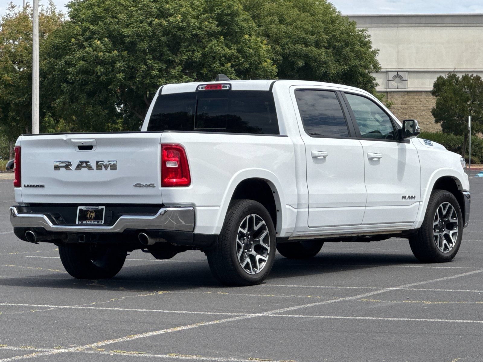 Used 2025 RAM 1500 Laramie AWD/4WD image 4