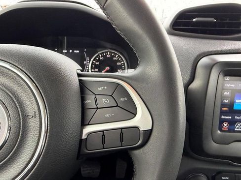 Used 2020 Jeep Renegade Latitude FWD image 11