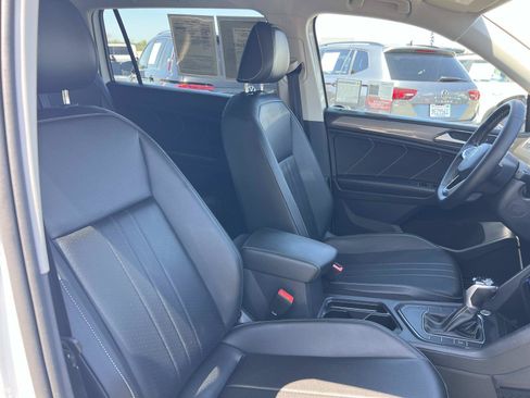 Certified 2023 Volkswagen Tiguan SE FWD image 30