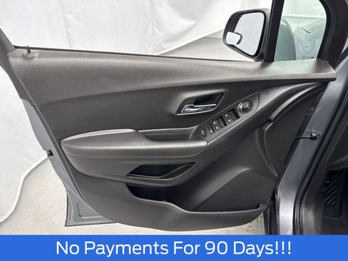 Used 2019 Chevrolet Trax LT w/ LT Convenience Package image 13
