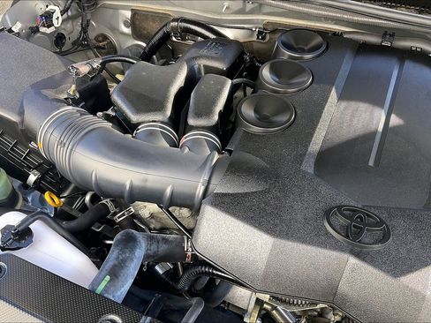 Used 2018 Toyota 4Runner TRD Off-Road image 35