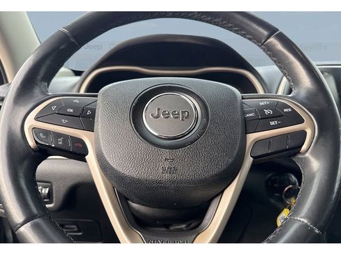 Used 2015 Jeep Cherokee Latitude image 15