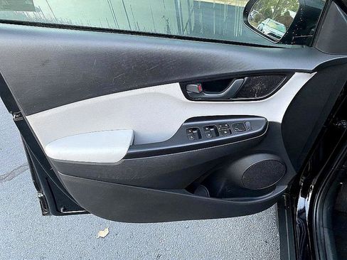 Used 2023 Hyundai Kona SEL image 16