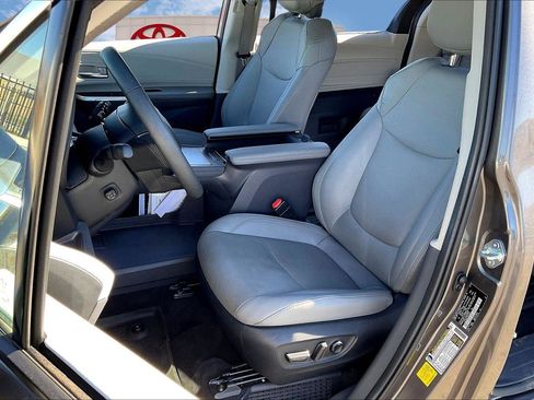 Certified 2024 Toyota Sienna Limited image 24