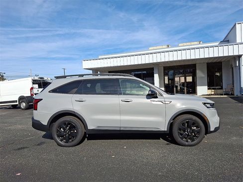Used 2022 Kia Sorento S image 7