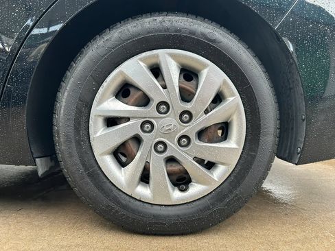 Used 2017 Hyundai Elantra SE FWD image 24