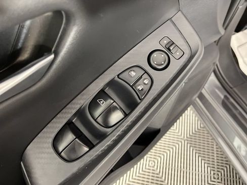 Used 2025 Nissan Sentra SV FWD image 32