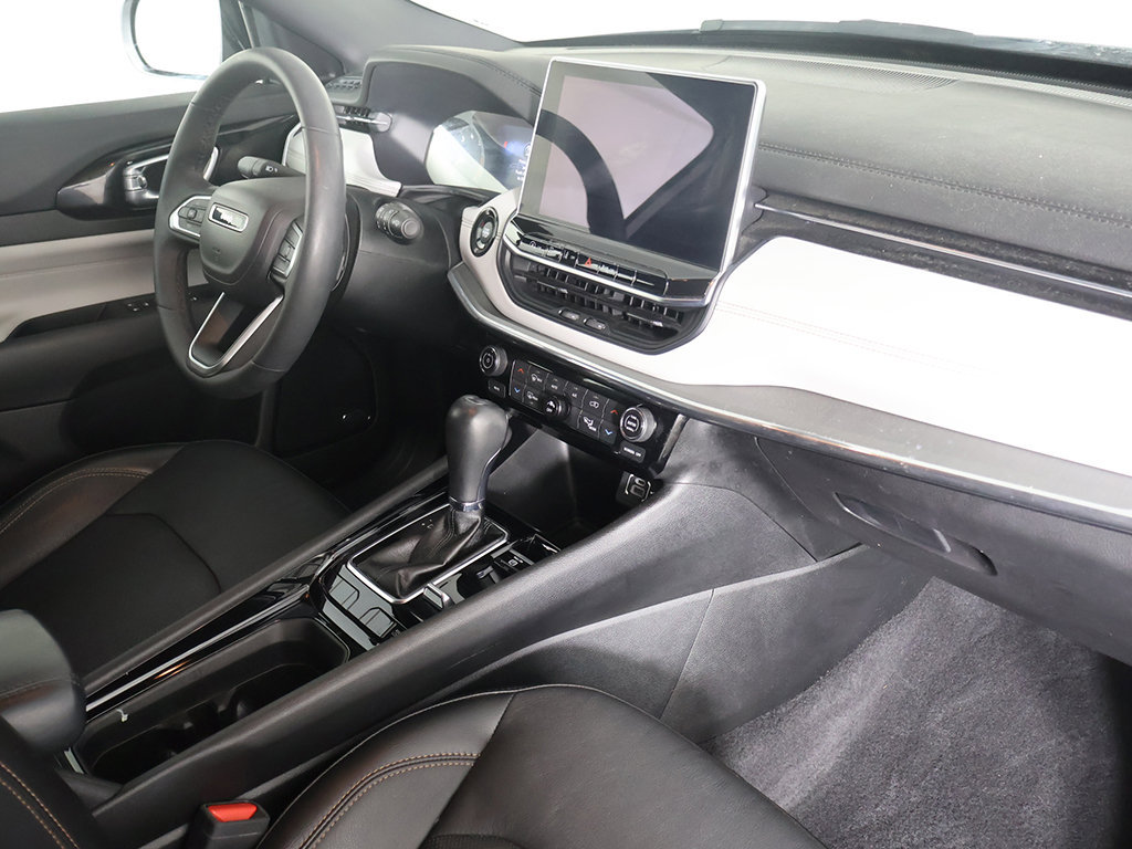 Used 2023 Jeep Compass Limited w/ Sun and Sound Group AWD/4WD image 30