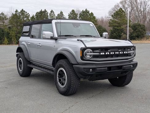 Certified 2023 Ford Bronco Outer Banks w/ Sasquatch Package AWD/4WD image 1