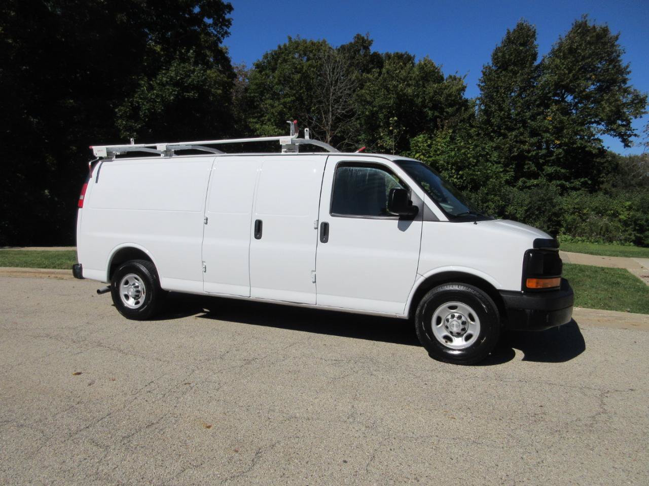 Used 2016 Chevrolet Express 3500 Extended RWD image 4