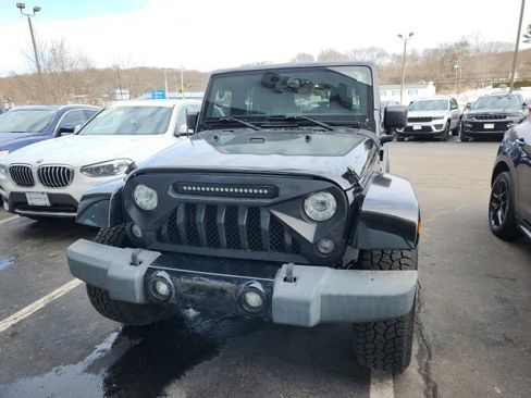 Used 2017 Jeep Wrangler Unlimited Sahara image 2