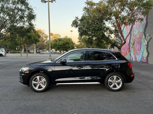 Used 2020 Audi Q5 2.0T Premium w/ Convenience Package AWD/4WD image 2