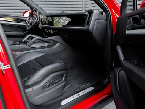 Certified 2024 Porsche Cayenne Coupe image 35