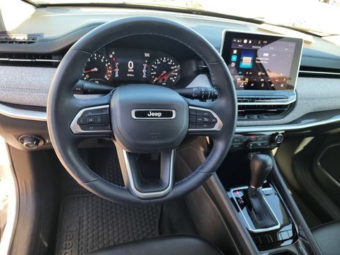 Used 2022 Jeep Compass Latitude w/ Convenience Group FWD image 2