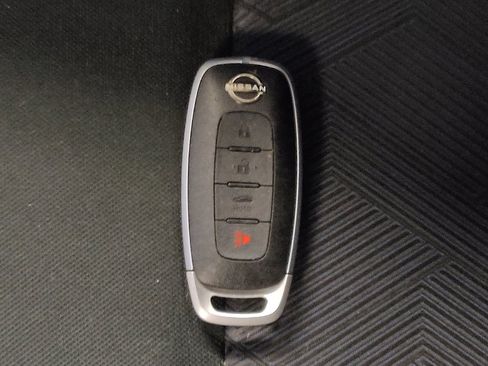 Used 2025 Nissan Versa SV image 32