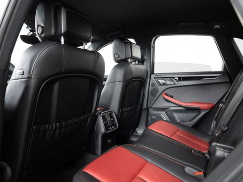 Used 2016 Porsche Macan S w/ Infotainment Package image 20