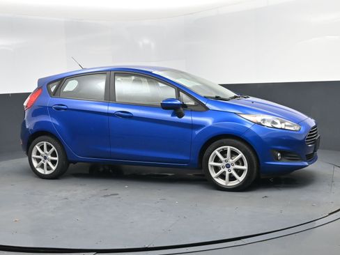 Used 2019 Ford Fiesta SE w/ Equipment Group 201A image 2
