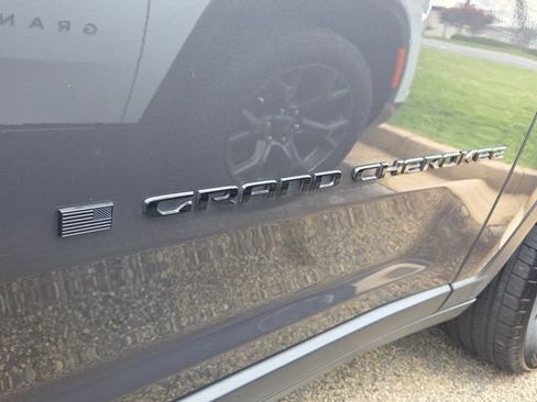 Used 2025 Jeep Grand Cherokee Altitude RWD image 31