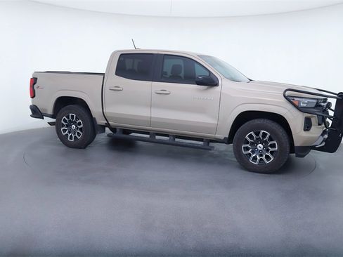 Used 2024 Chevrolet Colorado Z71 w/ Z71 Convenience Package 2 image 9