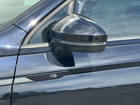 Certified 2022 Volkswagen Tiguan SE R-Line FWD image 11