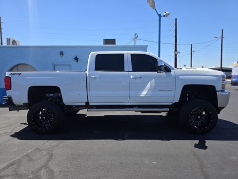 Used 2019 Chevrolet Silverado 2500 LT AWD/4WD image 2