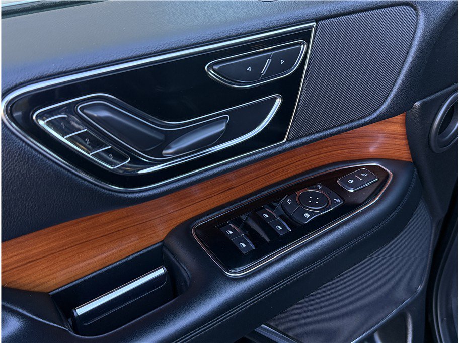 Used 2019 Lincoln Navigator L Select RWD image 33