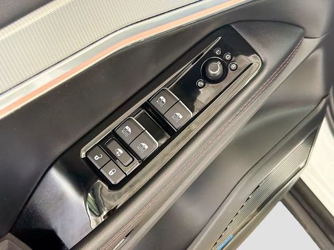 Used 2024 Jeep Wagoneer Launch Edition AWD/4WD image 19