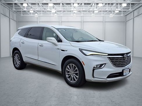 Certified 2023 Buick Enclave Essence FWD image 4