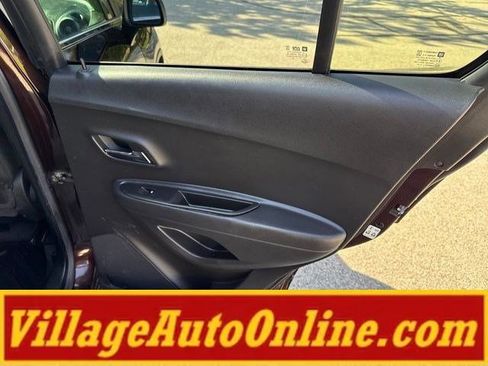 Used 2016 Chevrolet Trax LT w/ LT Convenience Package FWD image 39
