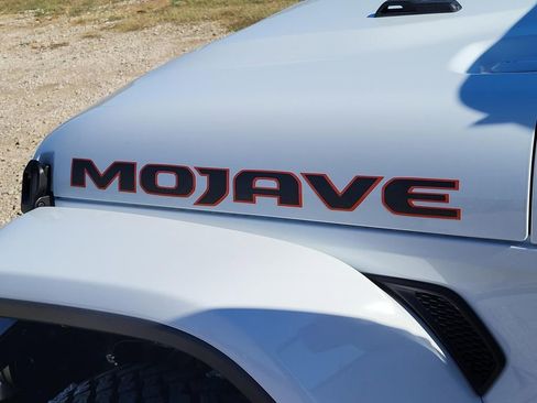 New 2025 Jeep Gladiator Mojave image 7